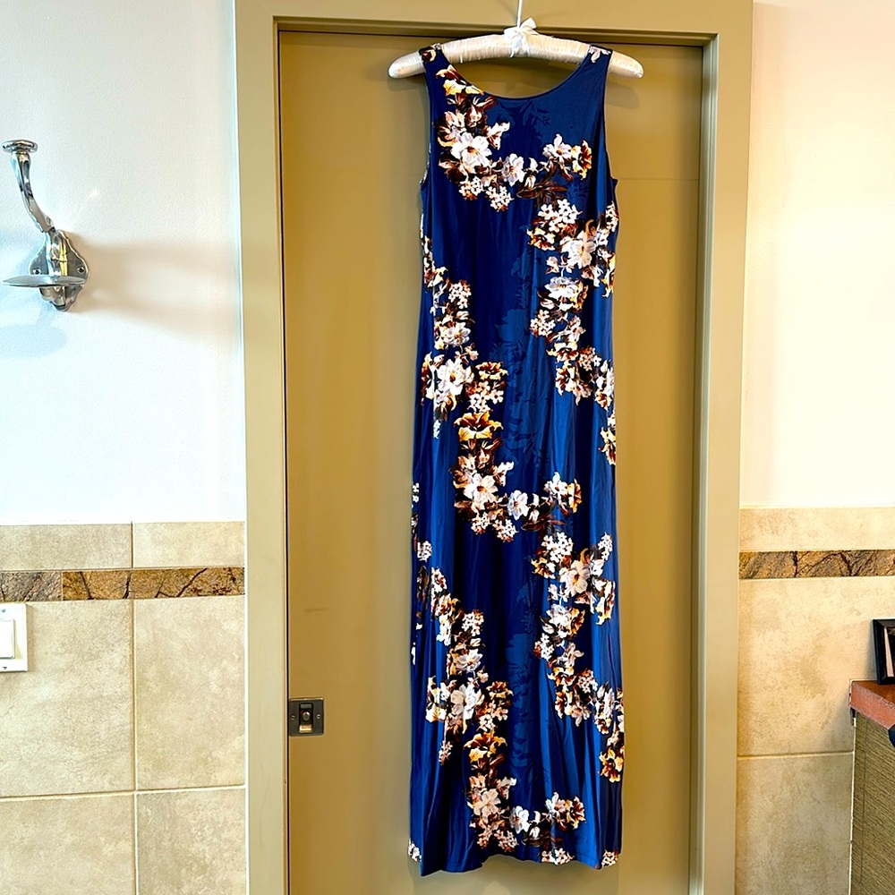 NWT Tommy Bahama maxi dress, size medium, blue floral, fits 8-10